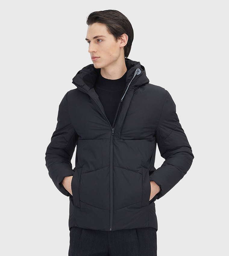 Solid Regular Fit Hooded Puffer Jacket