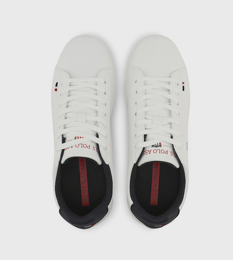 سنيكرز بشعار ورقبة قصيرة 