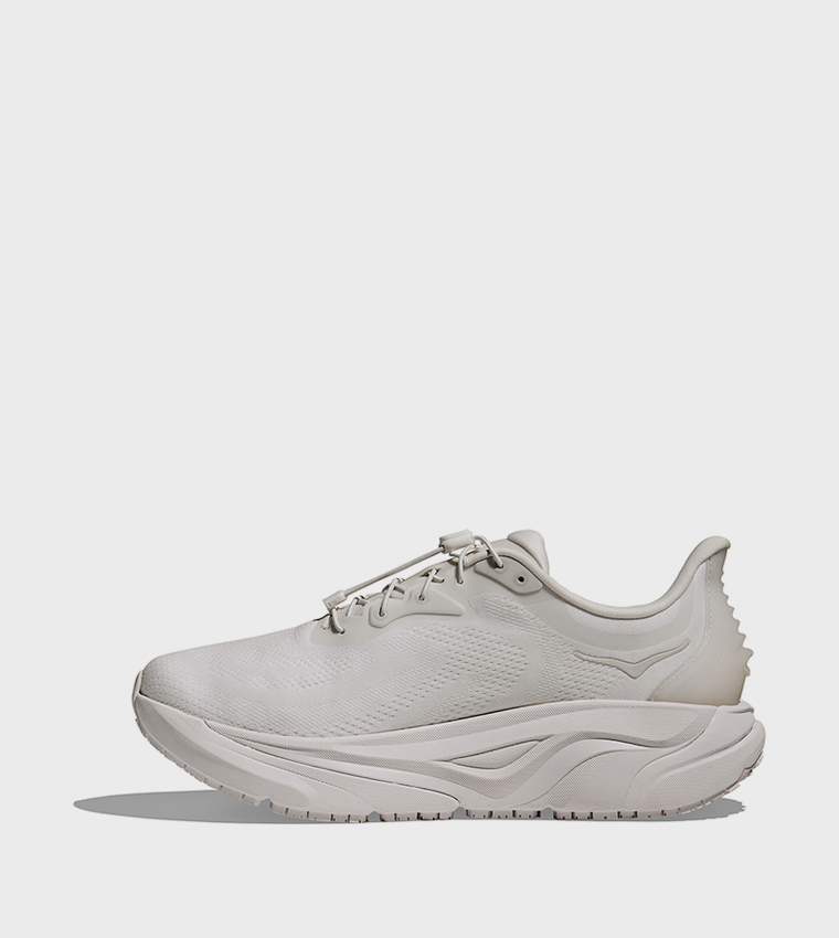 ARAHI SR Textured Running Shoes