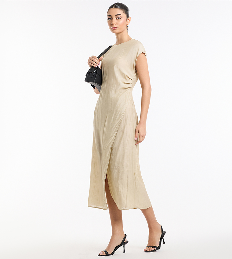 فستان ميدي بأكمام كيب