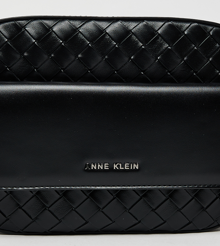 شنطة كاميرا نسائية بتصميم سلة 
