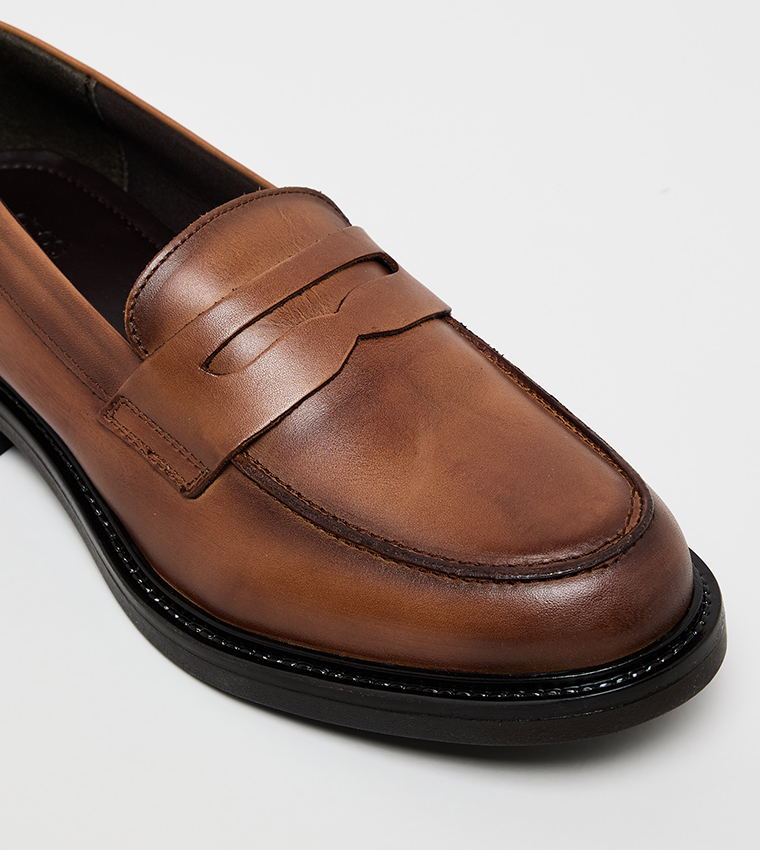 Solid Round Toe Loafers