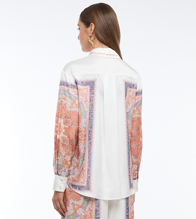 قميص ساتان كم طويل بطبعة