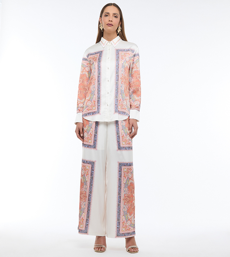 قميص ساتان كم طويل بطبعة