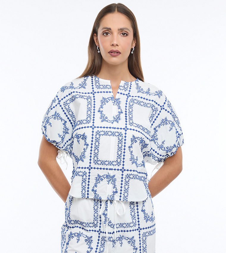Embroidered Puff Sleeves Top
