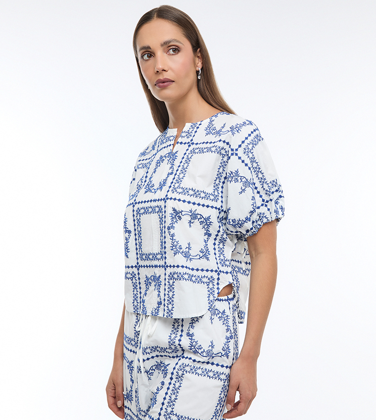 Embroidered Puff Sleeves Top