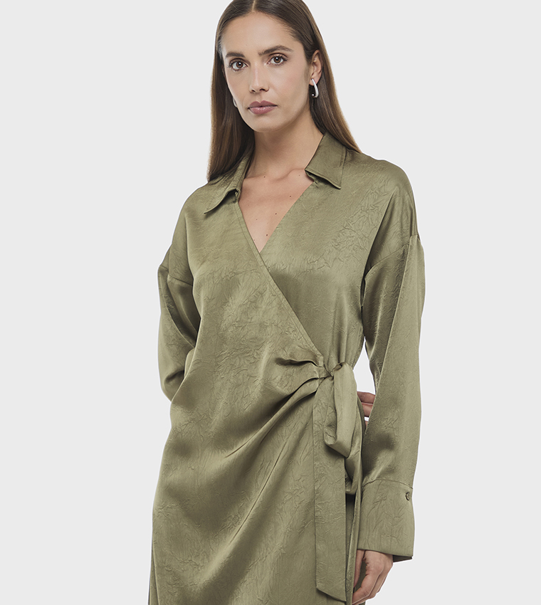 فستان لف سادة بقبة كم طويل