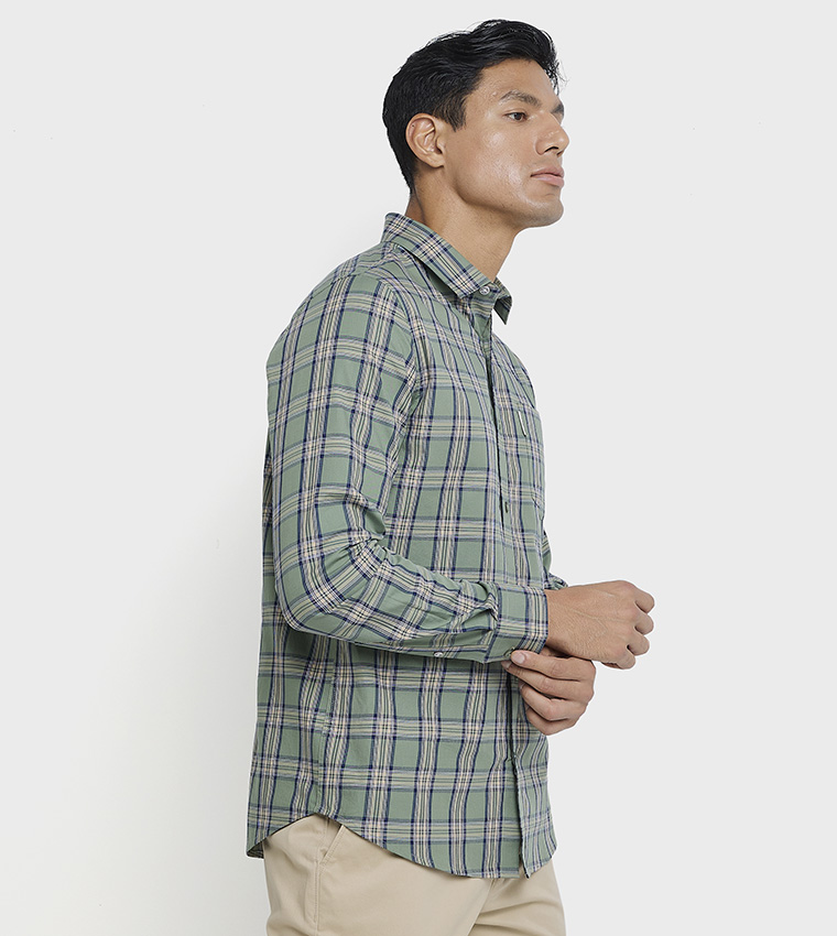 قميص كاروهات بأكمام طويلة 