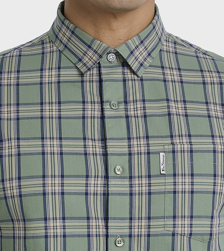 قميص كاروهات بأكمام طويلة 