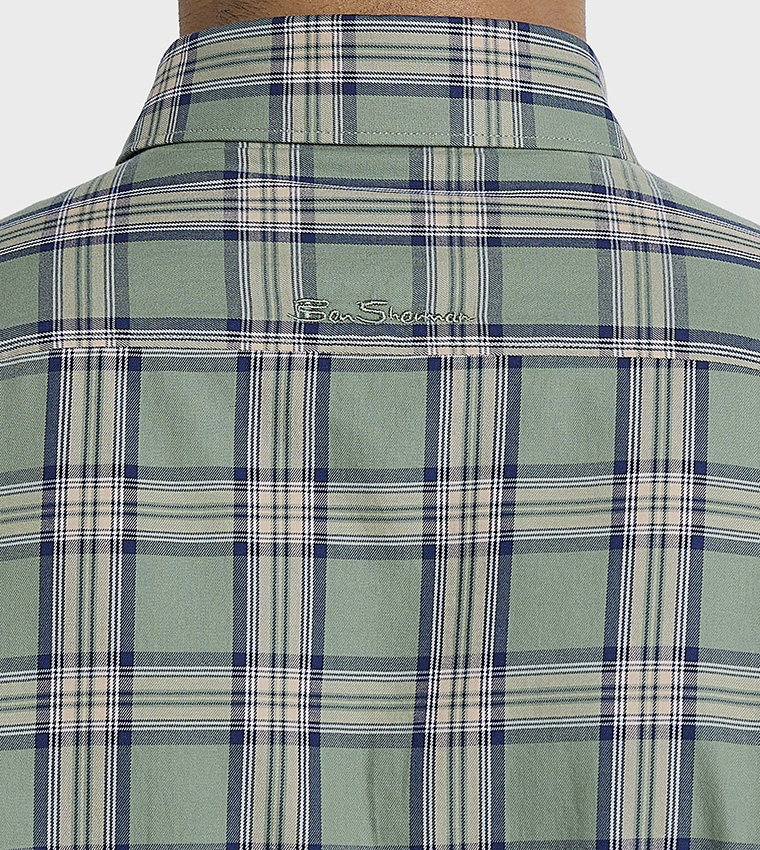 قميص كاروهات بأكمام طويلة 