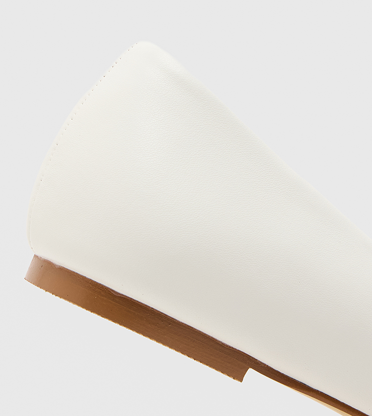 Buckle Detail Pointed Toe Ballerinas