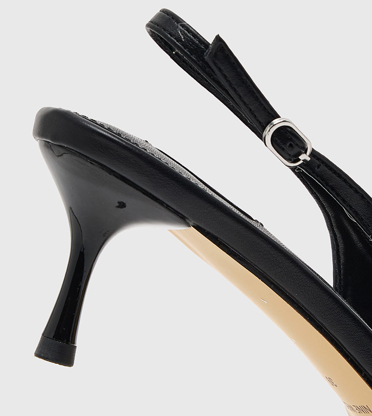 حذاء كعب بفيونكة وحزام خلفي 