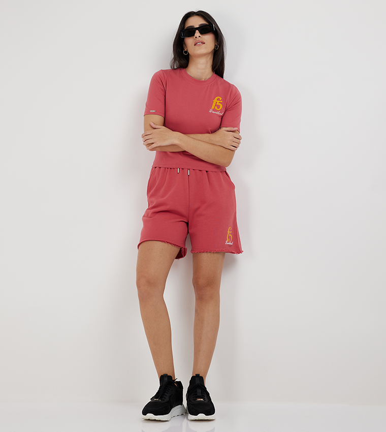 تيشيرت قصير مزخرف