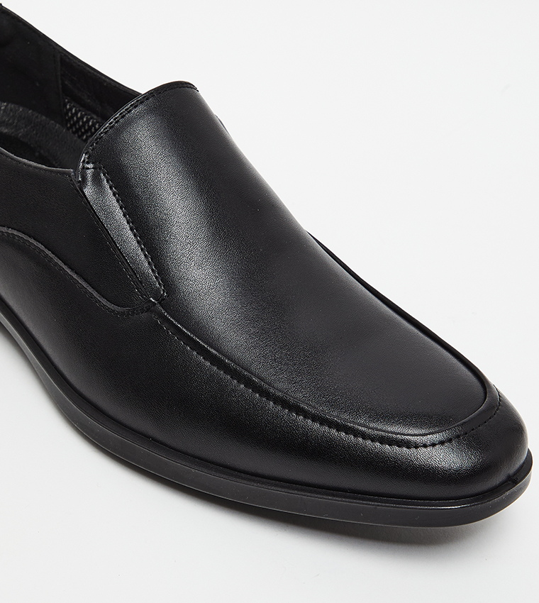 حذاء سليب أون رسمي بمقدمة مستديرة 