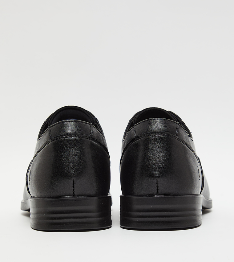 Textured Round Toe Formal Lace-On Shoes