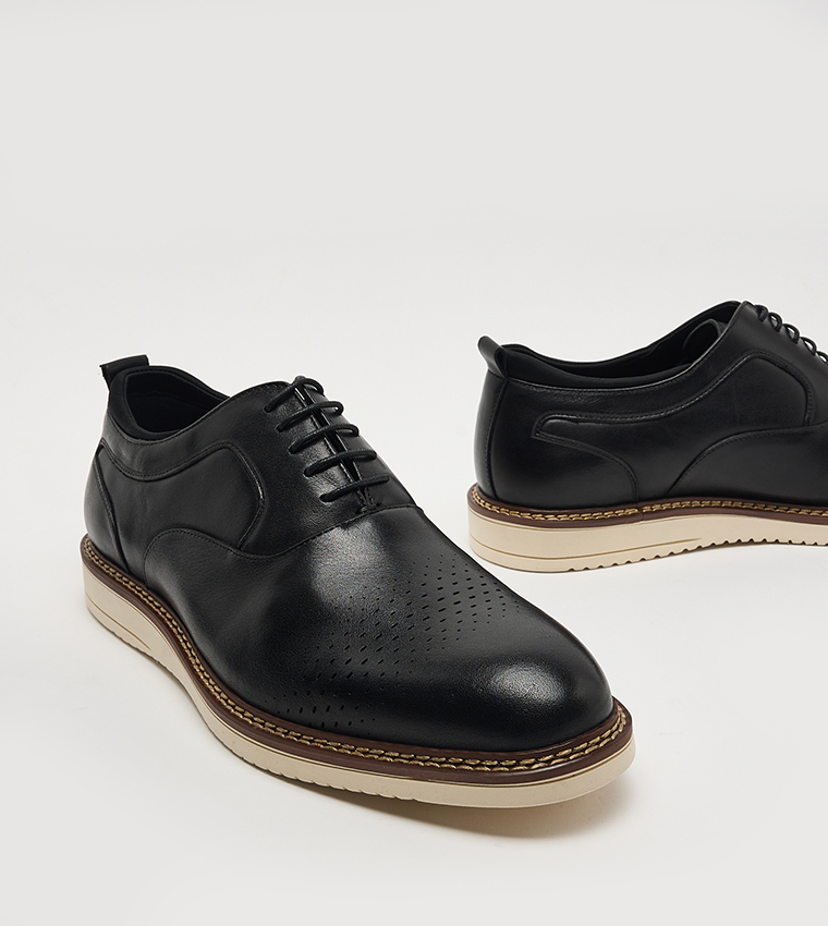 حذاء رسمي برباط 