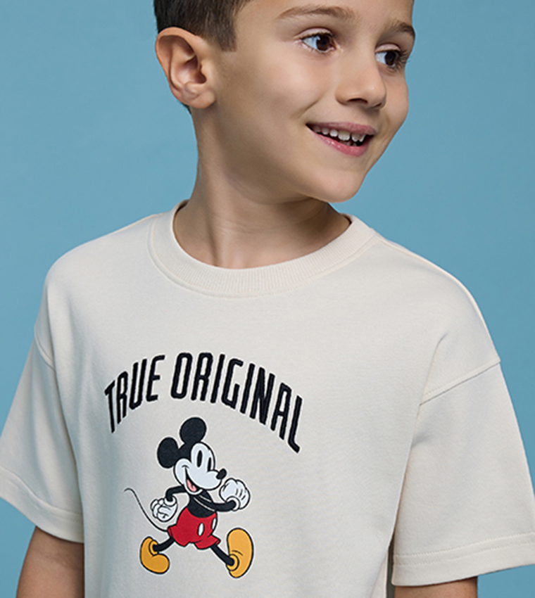 تيشيرت كم قصير بقبة مستديرة وطبعة