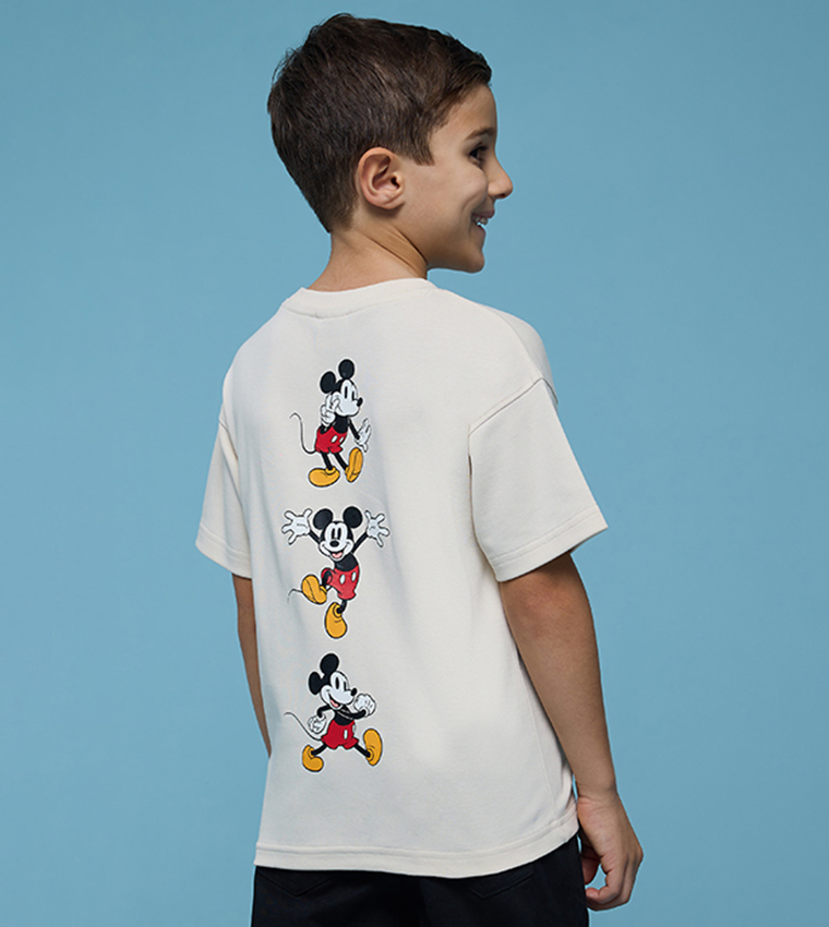 تيشيرت كم قصير بقبة مستديرة وطبعة