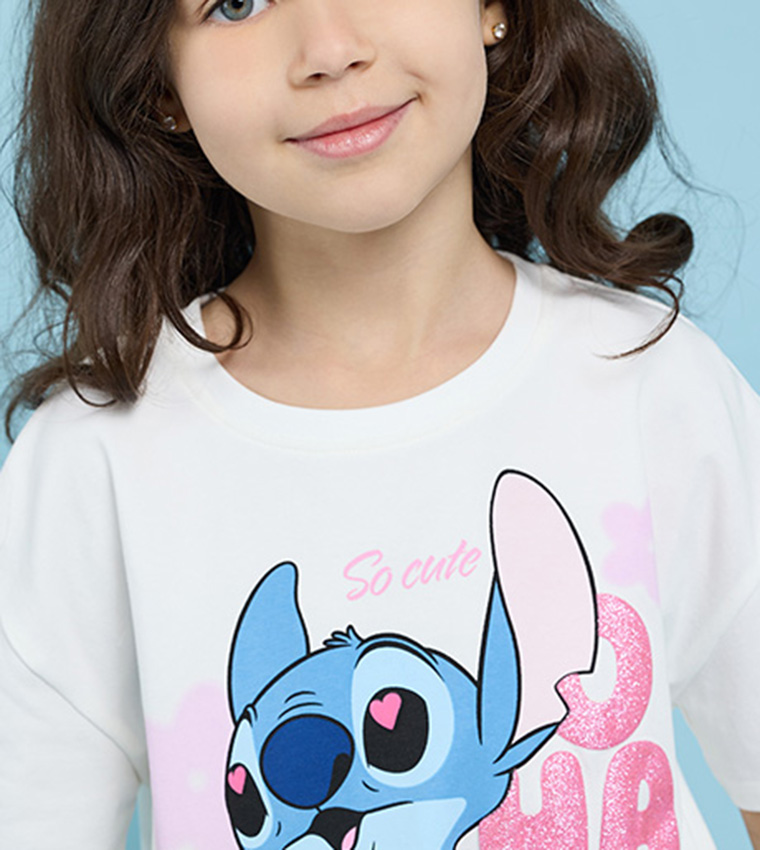 تيشيرت كم قصير بقبة مستديرة بطبعة ستيتش 