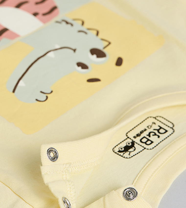 تيشيرت كم قصير بقبة مستديرة بطبعة جرافيك