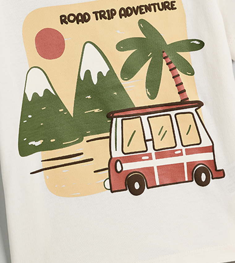 تيشيرت كم قصير بقبة مستديرة بطبعة جرافيك