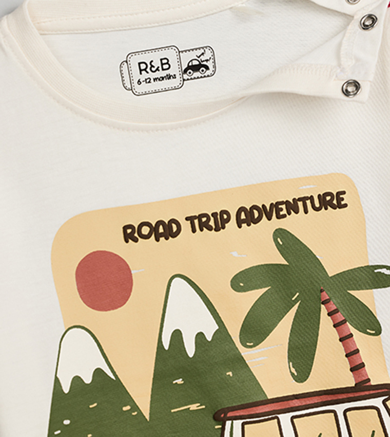 تيشيرت كم قصير بقبة مستديرة بطبعة جرافيك