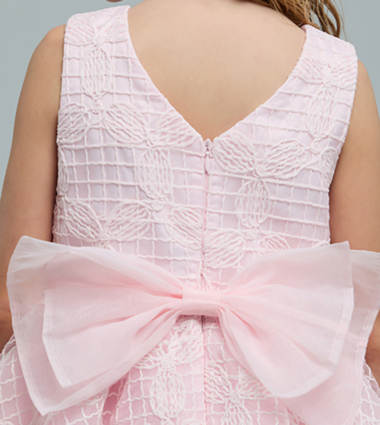 فستان مطرز بدون كم بقبة مستديرة