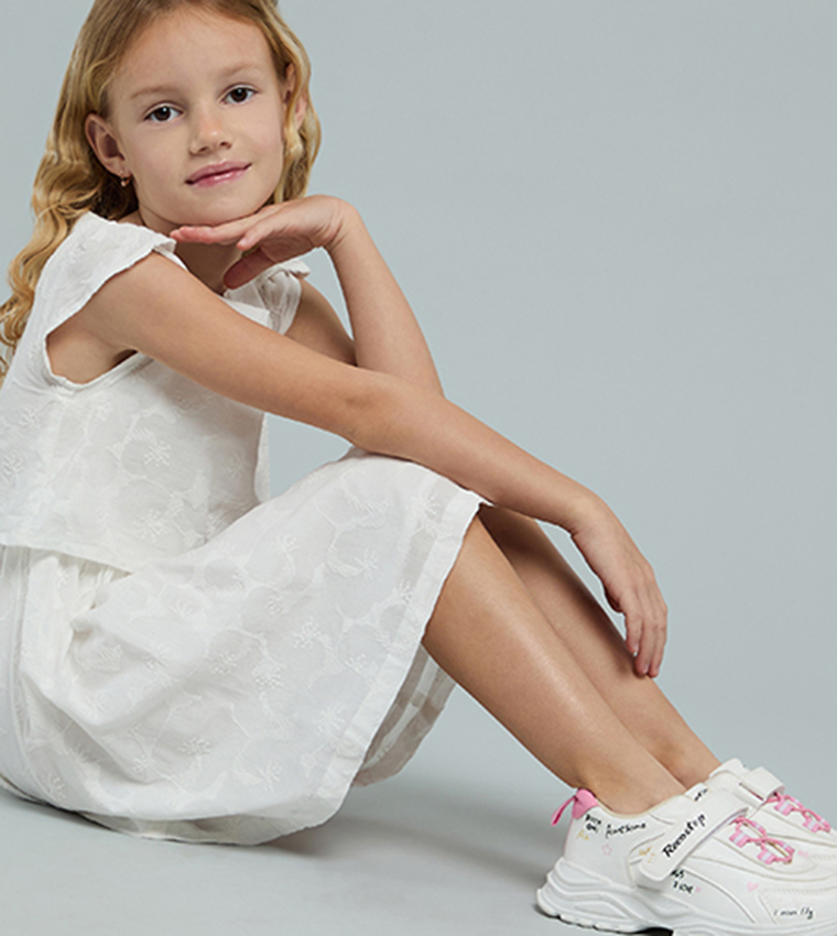 فستان مطرز كم كاب بقبة مستديرة 