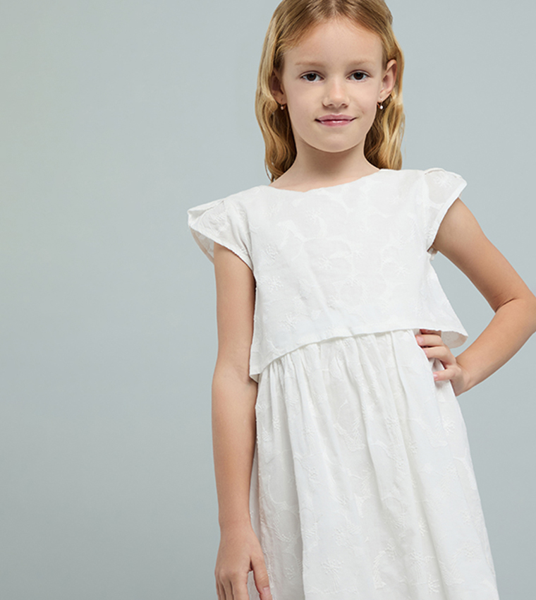 فستان مطرز كم كاب بقبة مستديرة 