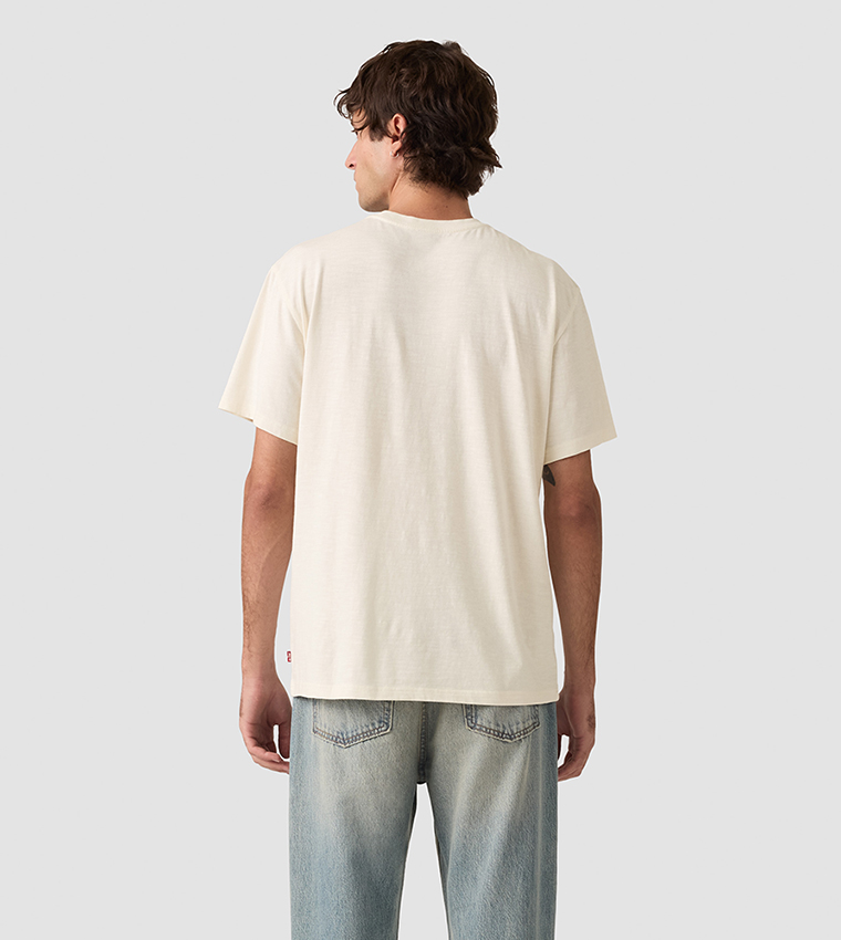 تيشيرت بطبعة وقصة مريحة 