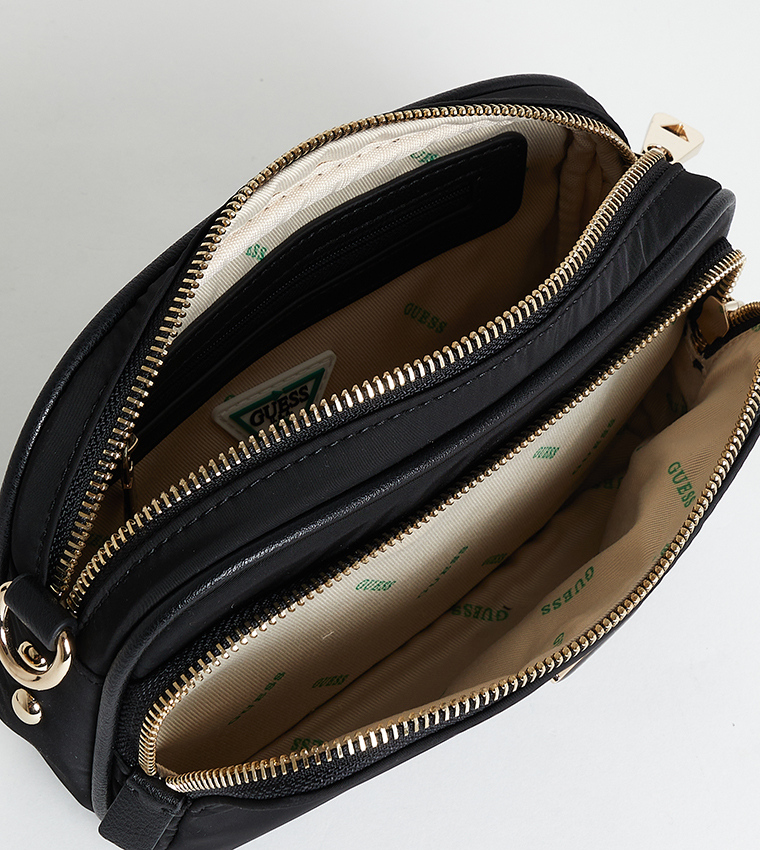 حقيبة صغيرة بشعار العلامة التجارية 