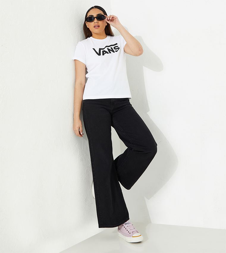 Flying V Short Sleeves Crew Neck T-Shirt
