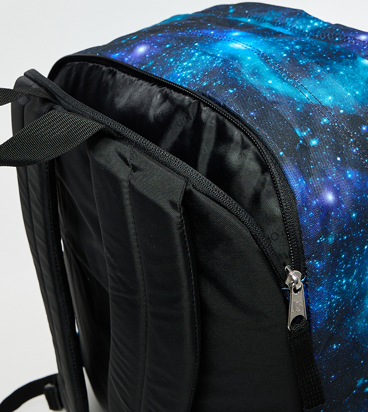 شنطة ظهر بجيب أمامي وطبعة 