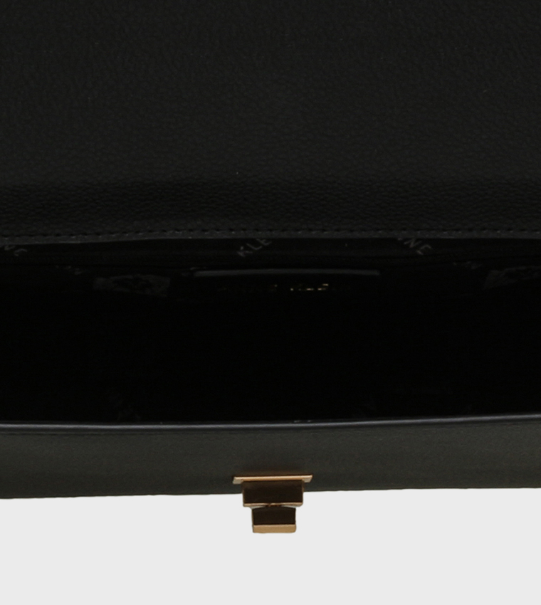 شنطة بحمالة يد وشعار 