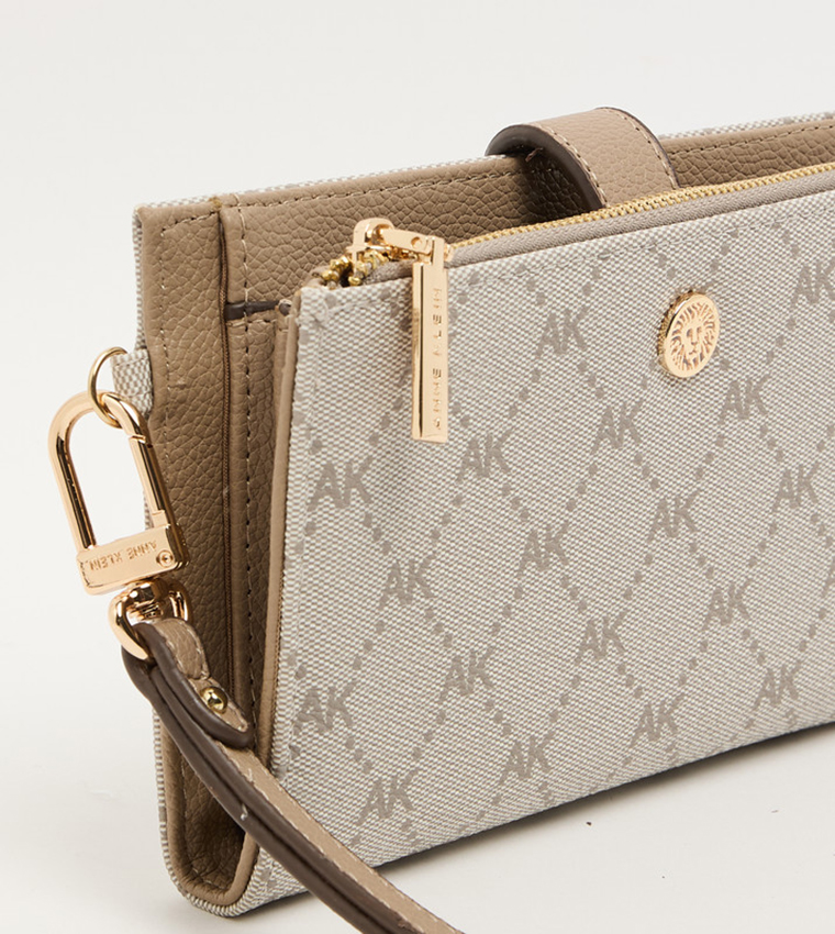 Logo Detail Zip Closure Wristlet