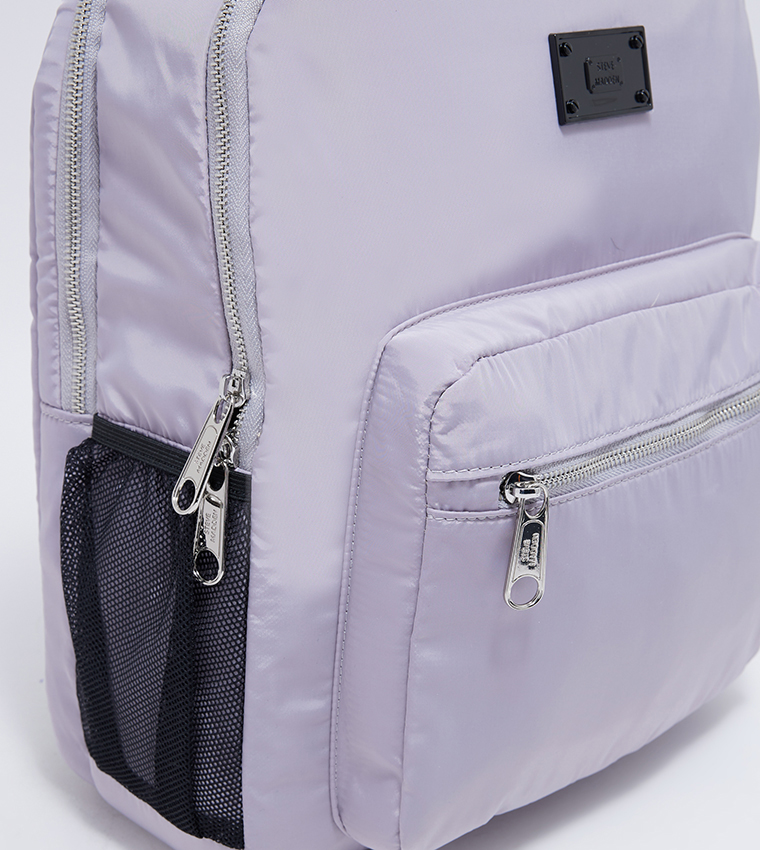 حقيبة ظهر بسحاب وإكسسوار معدني 