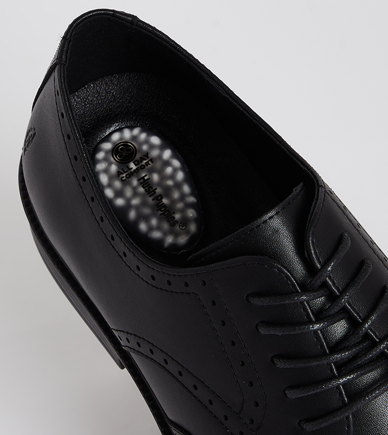 حذاء بمقدمة مستديرة 