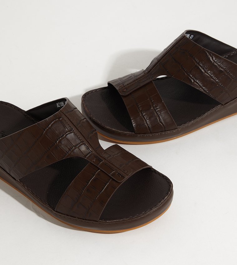 HASSAN Textured Arabic Sandals