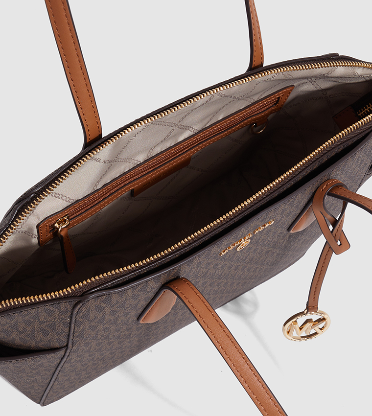 حقيبة توت بنقشة مونوغرام