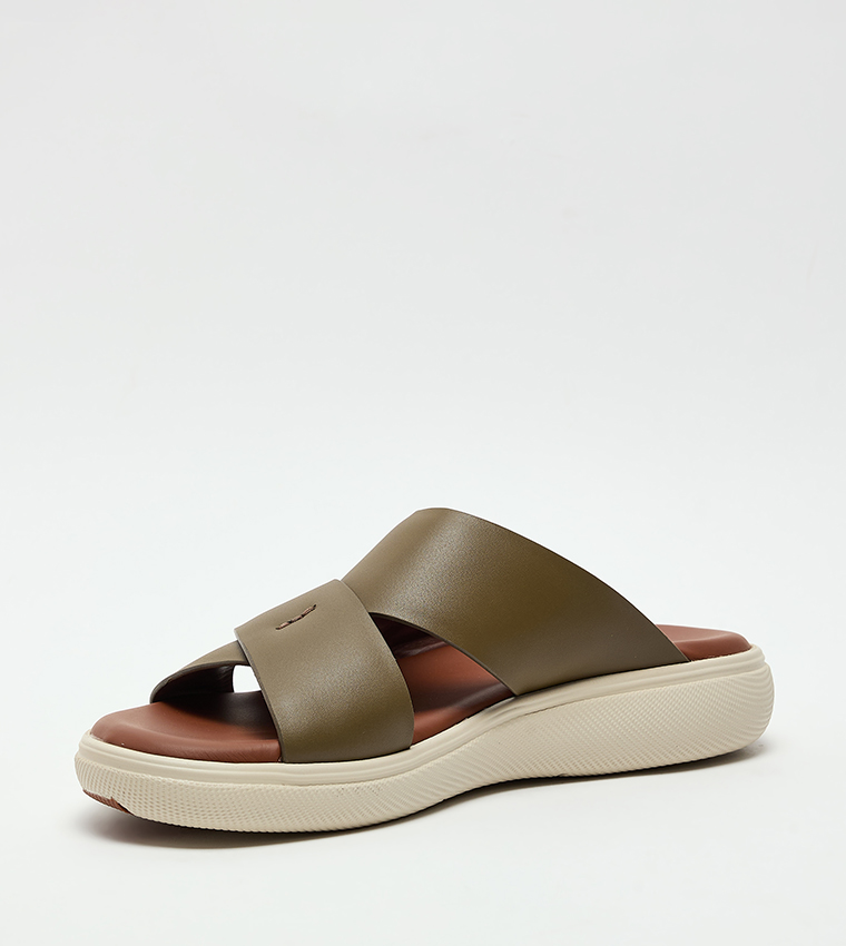 نعال عربي بمقدمة مفتوحة 