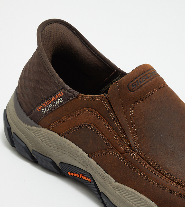 ELGIN Logo Detail Slip-On Shoes