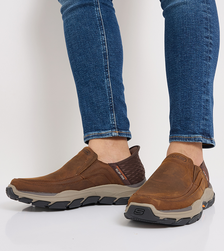 ELGIN Logo Detail Slip-On Shoes