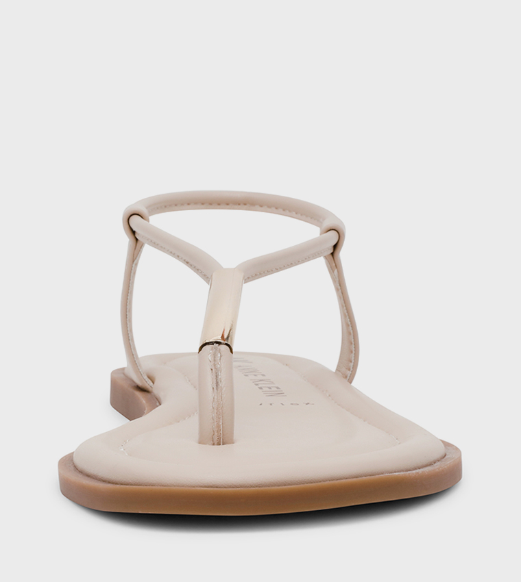 آن كلاين  الصنادل المسطحة - بيج Flat Sandals