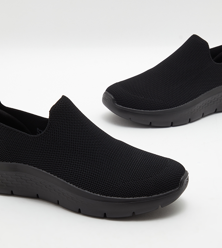 حذاء سليب اون 