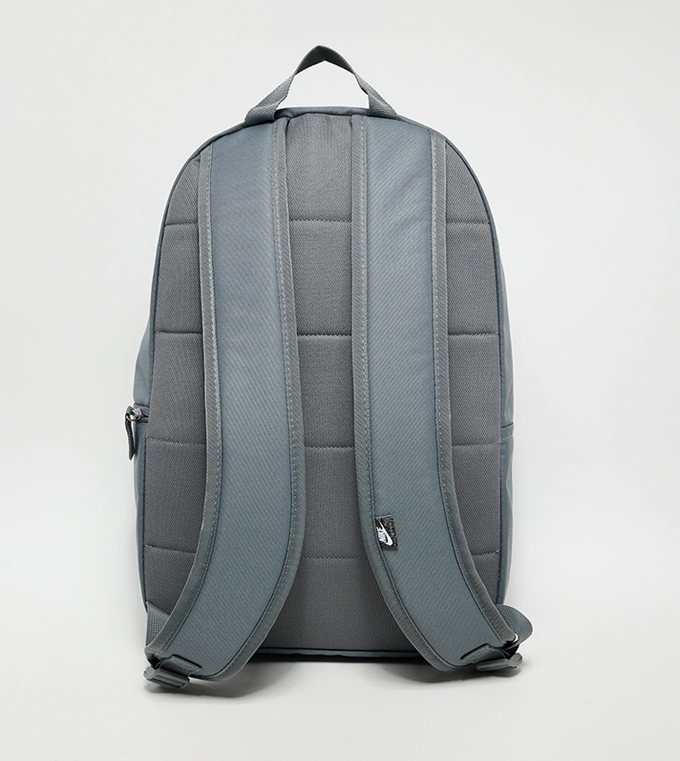 metallic grey nike backpack Hayward (26L) (Wolf Grey/Black, One Size) go essentials Nike Aura Backpack (24L)