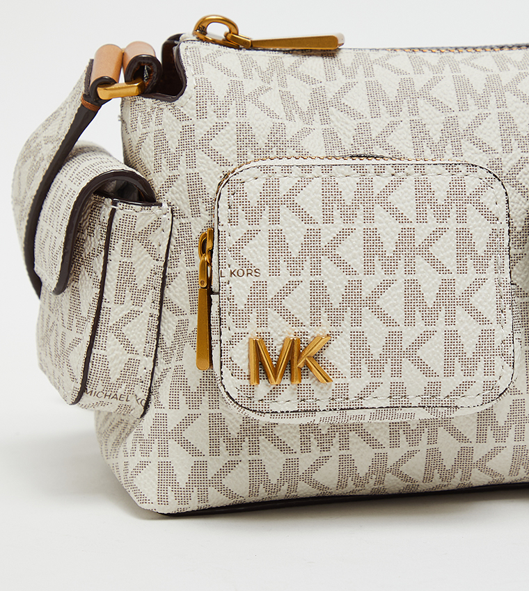 شنطة كروس بودي بنقشة مونوغرام 