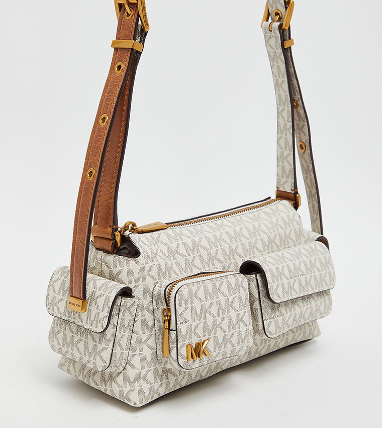 شنطة كروس بودي بنقشة مونوغرام 