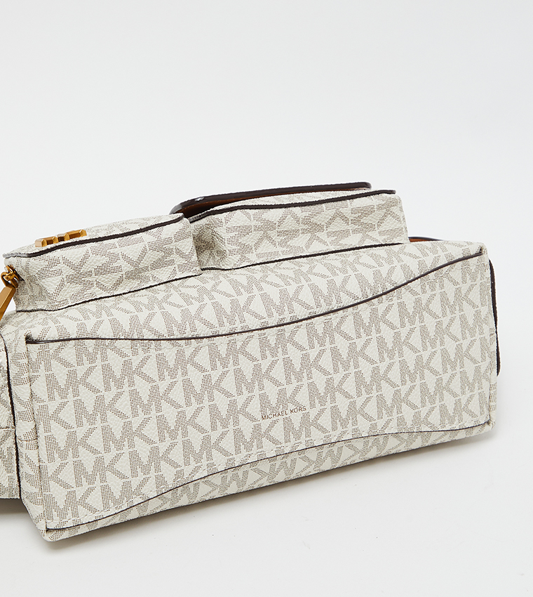 شنطة كروس بودي بنقشة مونوغرام 