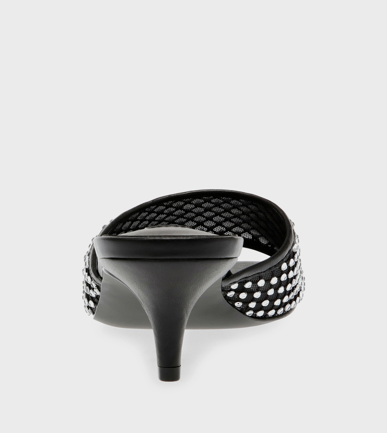 صندل مزخرف بكعب منخفض  