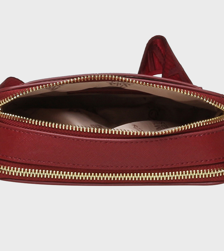 شنطة كاميرا بشعار 